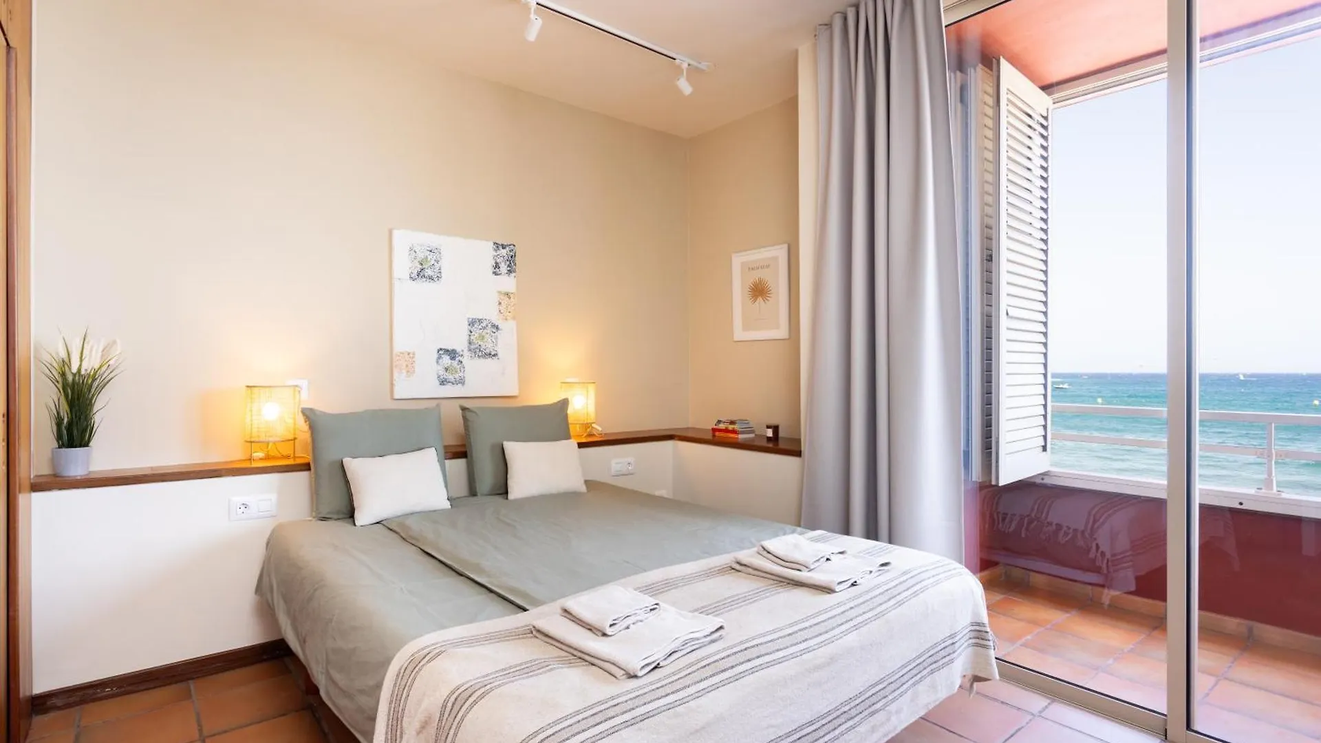 Apartment Spectacular Beachfront Loft-Style Casa Corina II El Medano