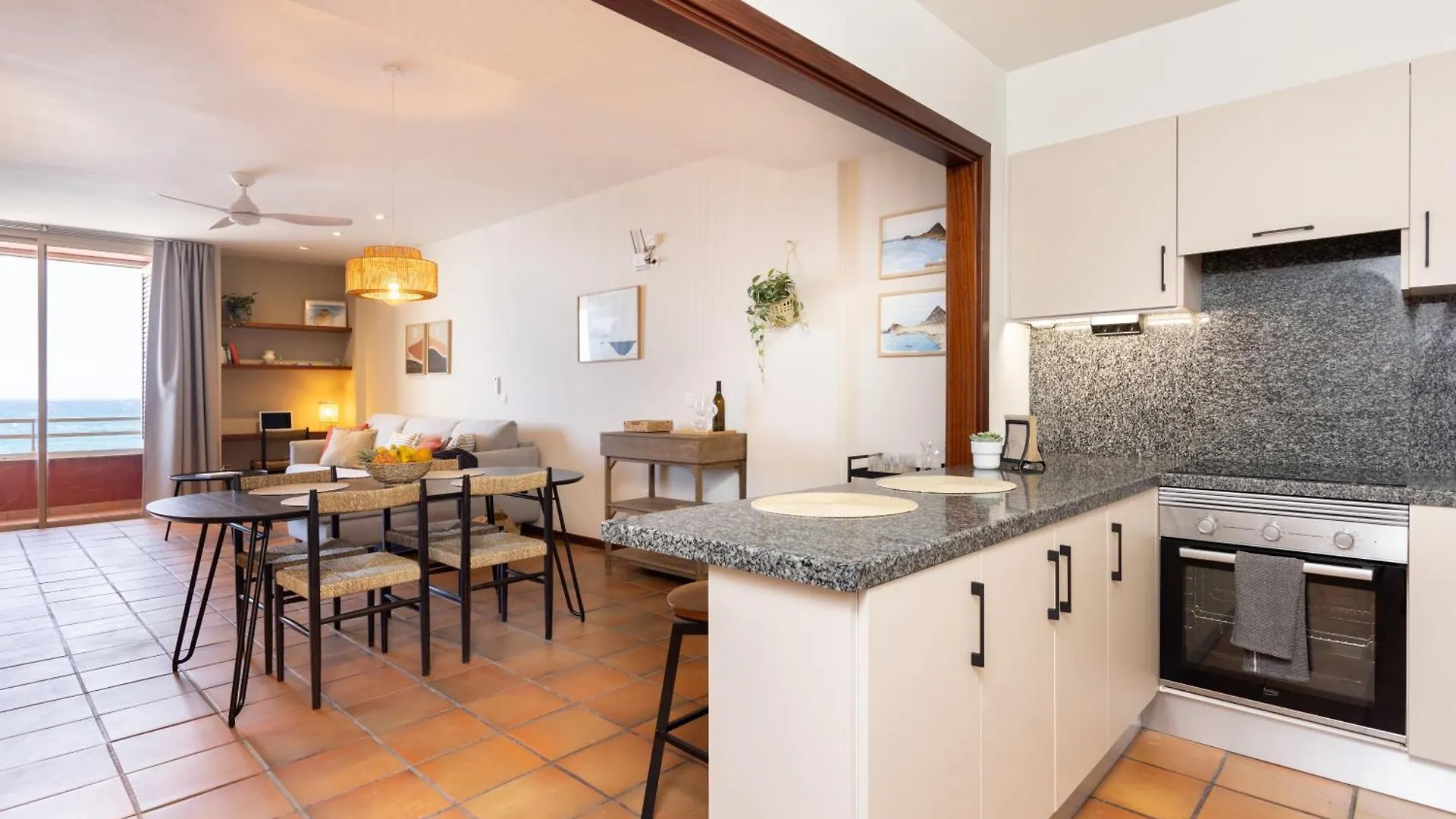 Spectacular Beachfront Loft-Style Casa Corina II El Medano