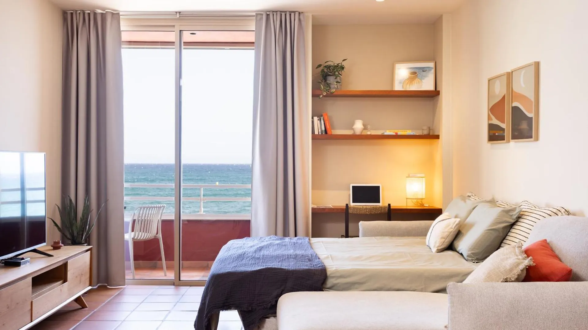 Spectacular Beachfront Loft-Style Casa Corina II El Medano